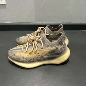 Yeezy Men's Sneakers in Gray and Cream